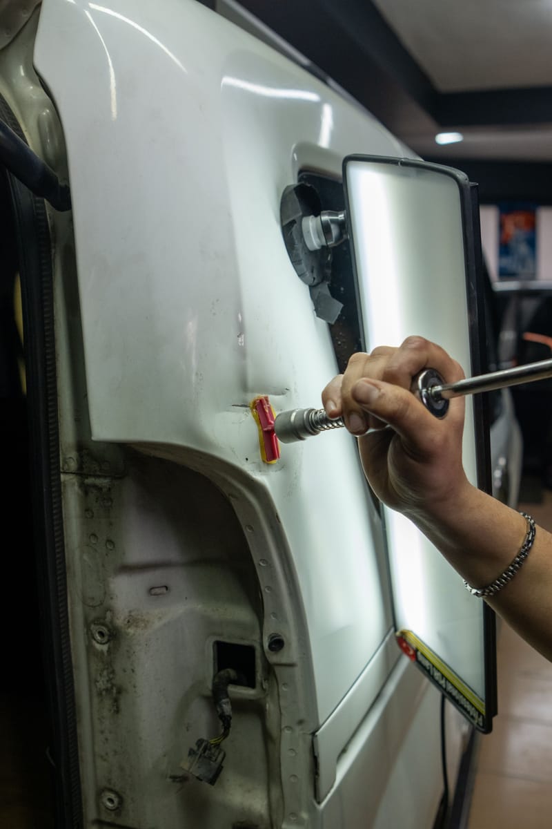 Desabolladura automotriz